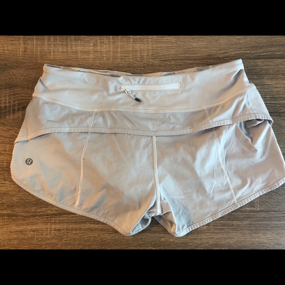 Lululemon Size 6 Shorts - Picture 2 of 4